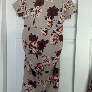 Floral fitted maternity dress